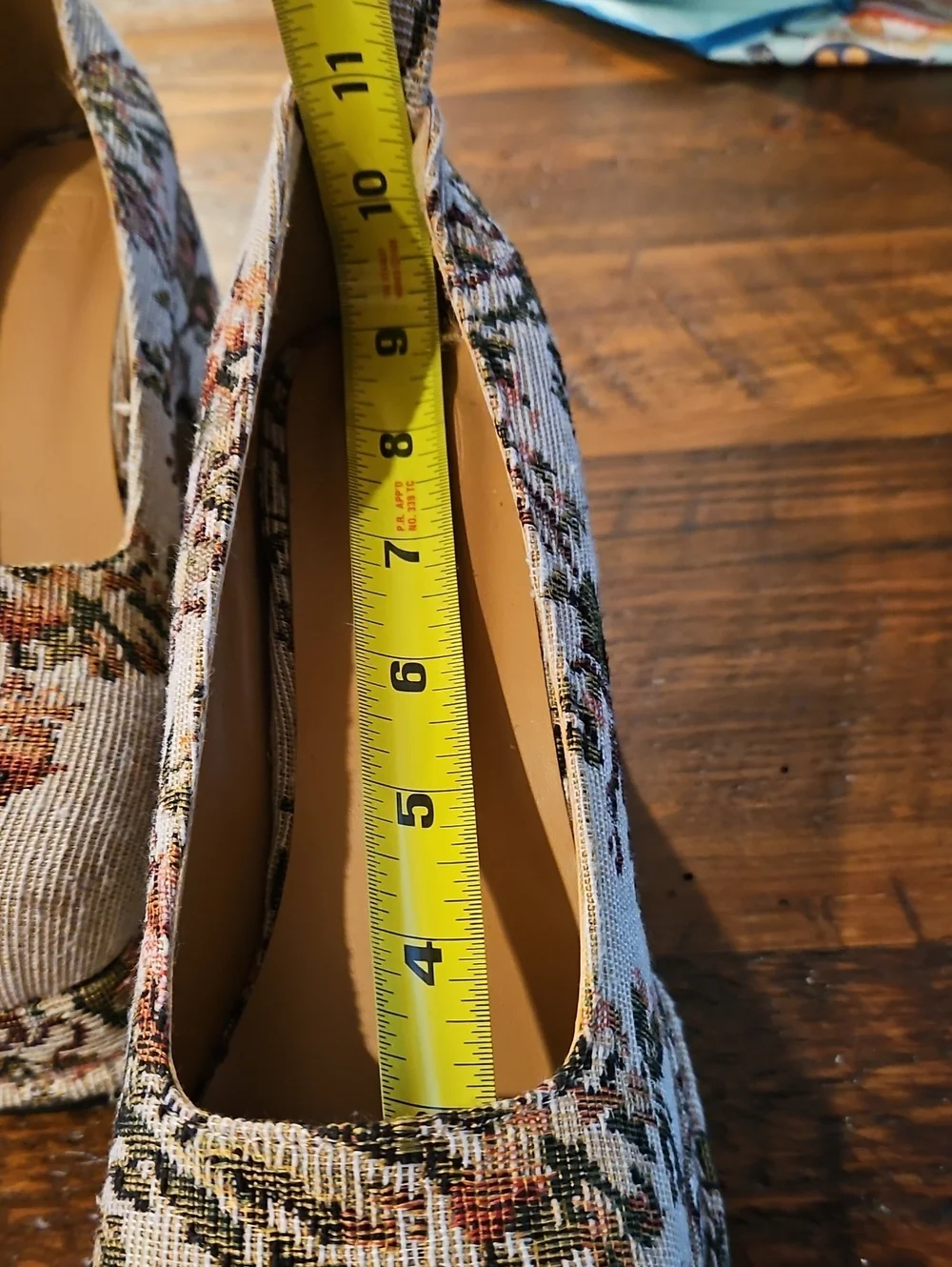 Nwob Tapestry Floral Platform Heels in Cream & Brown Like New